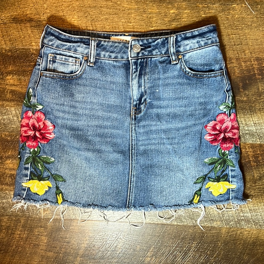 Flower embroidered denim mini skirt